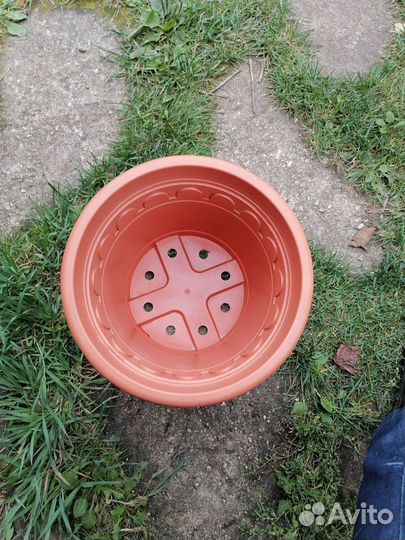 Горшки для цветов пластиковые б/у