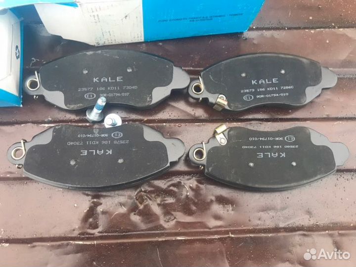 Тормозные колодки передние Ford Transit 2000-2006