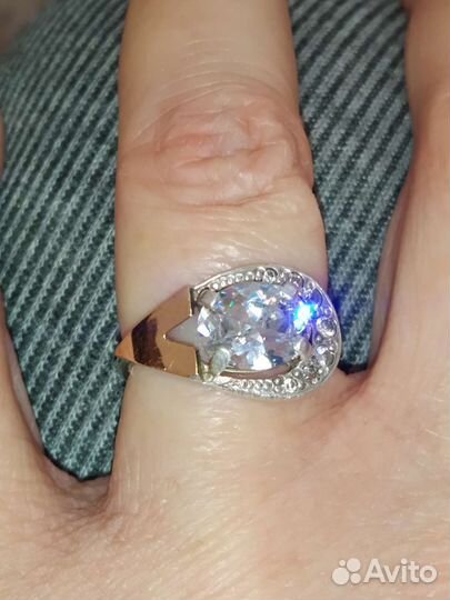 Серебряное кольцо 925 пр. с золотой вставкой