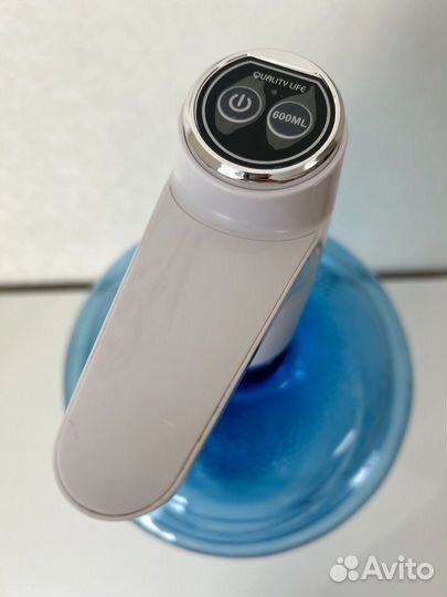 Помпа электрическая для воды белая