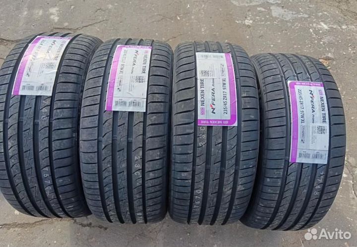 Sonix Prime UHP 08 235/45 R17 97W