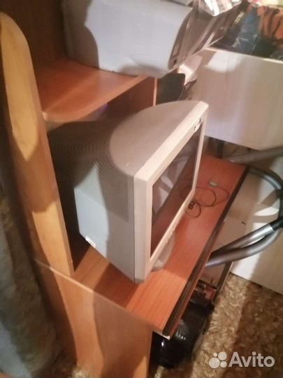 Компьютерный стол