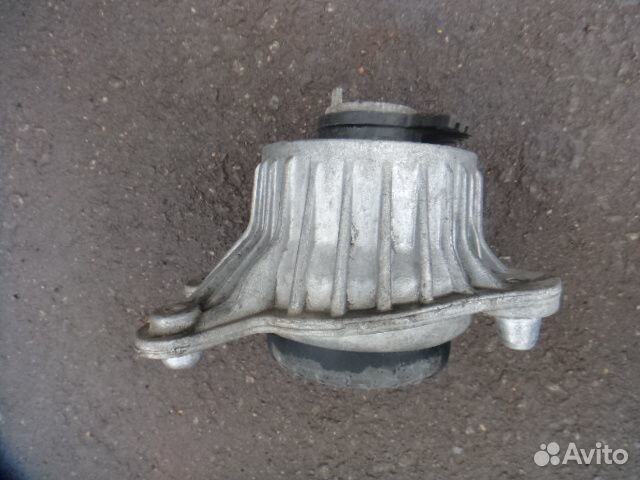 Подушка двс левая Mercedes C-Class C205 274.920