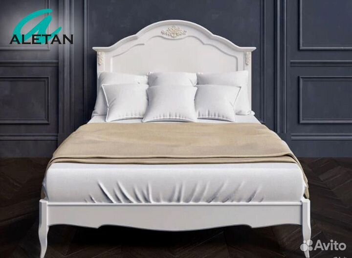 Кровать двуспальная массив