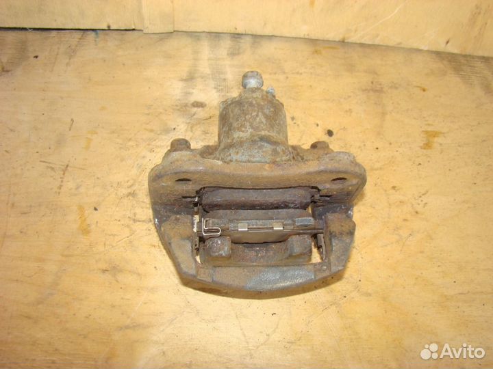 Задние тормозные суппорта Lexus rx350 05г