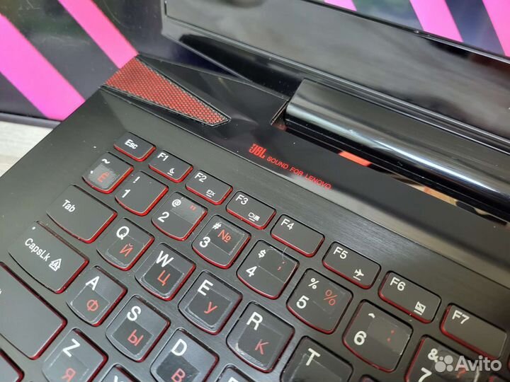 Игровой ноутбук Lenovo в карбоне и металле