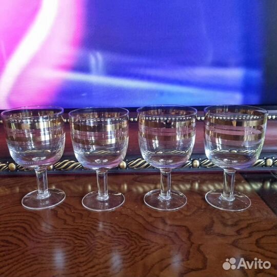 Бокалы, фужеры, рюмки