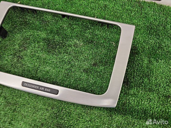 Рамка магнитолы Volkswagen Passat B6