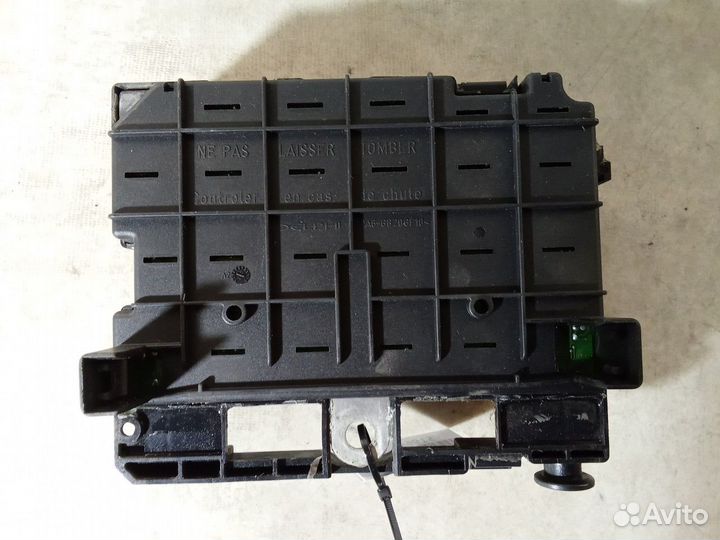 Блок предохранителей под капот Citroen C5 I