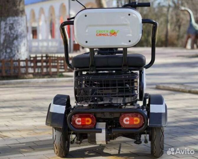 Электрический трёхколёсный скутер