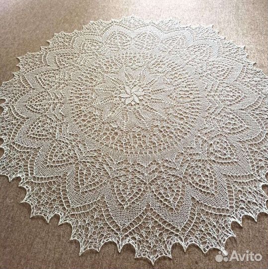 Скатерть вязаная, ручная работа