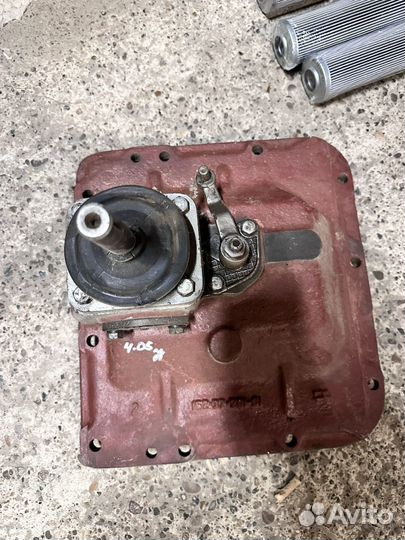 Крышка кпп дт-75.79.37.012