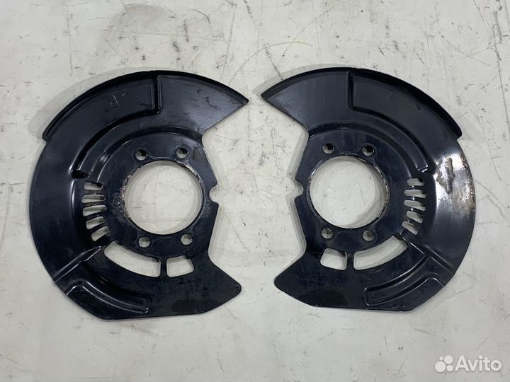 Пыльник тормозного диска перед. Nissan Murano Z52