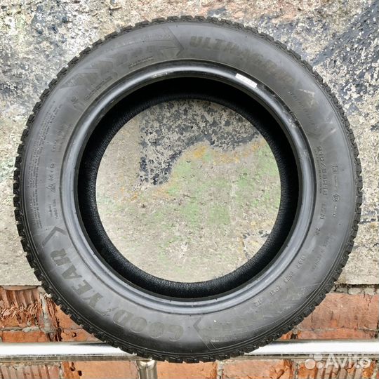 Goodyear UltraGrip 8 Performance 215/55 R16