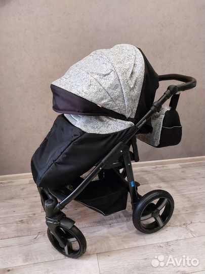 Коляска с реверсивным блоком