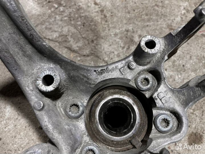 Кулак поворотный задний левый Audi A8 D3 6.0W12BTH