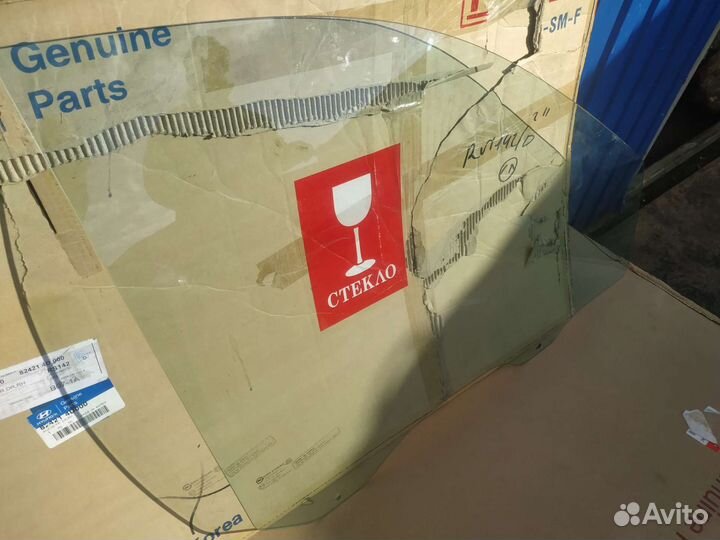 Стекло двери переднее правое Kia Carnival 2 06-14
