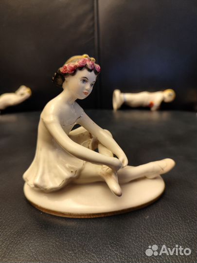 Фарфоровая статуэтка-Юная балерина