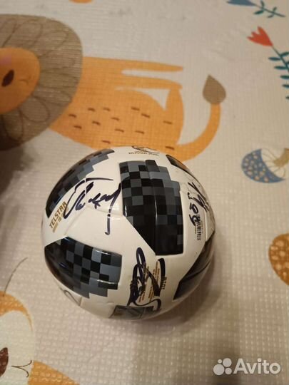 Мяч сувенирный с автографами сборной чм 2018