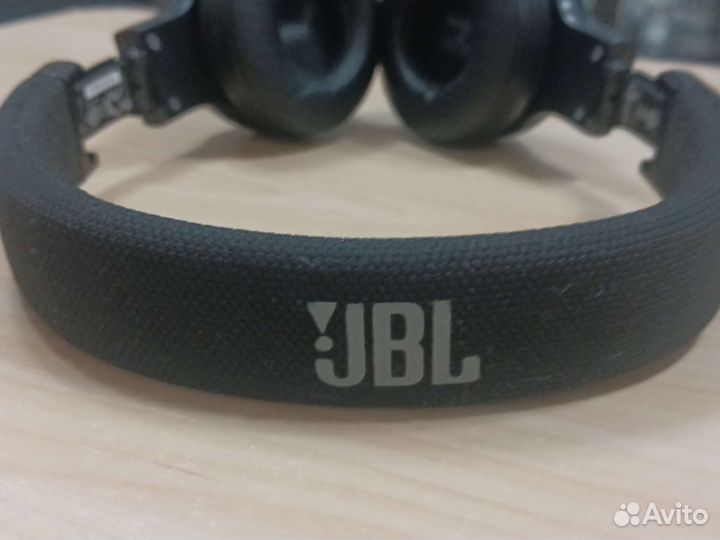 Наушники JBL E45B. торг уместен