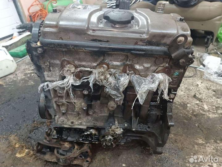 Двигатель Peugeot 206 2003 HFX