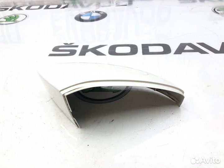 Колпак зеркала заднего вида правый Skoda Octavia