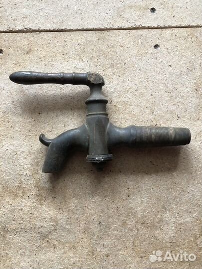 Старинный кран для воды