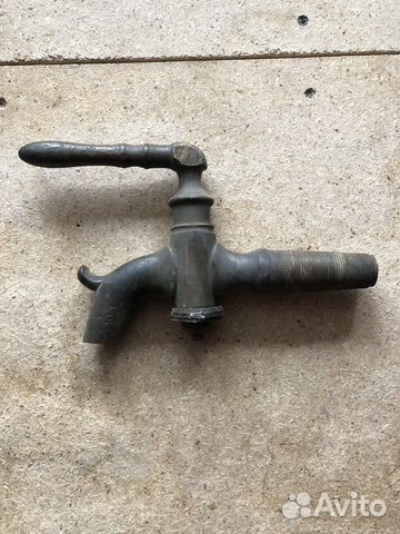 Старинный кран для воды