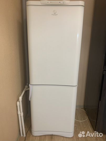 Холодильник бу indesit