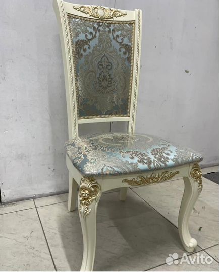 Стол и стулья новые