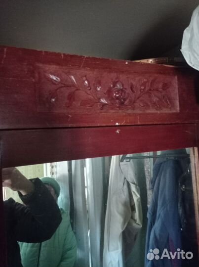 Шкаф платяной старинный с зеркалом