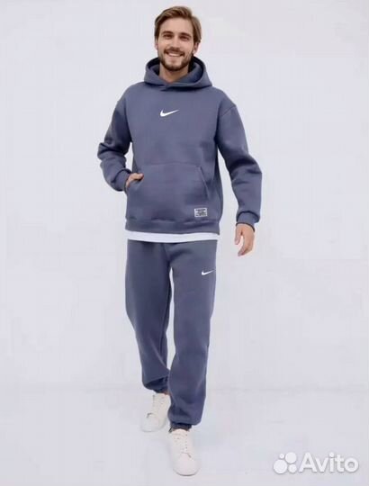 Мужской спортивный костюм