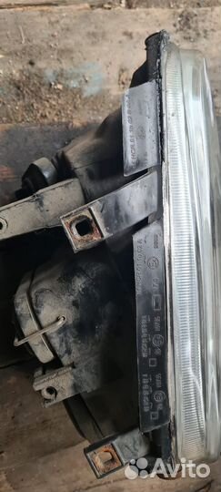 Фара передняя левая/правая