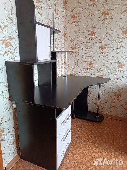 Письменный стол