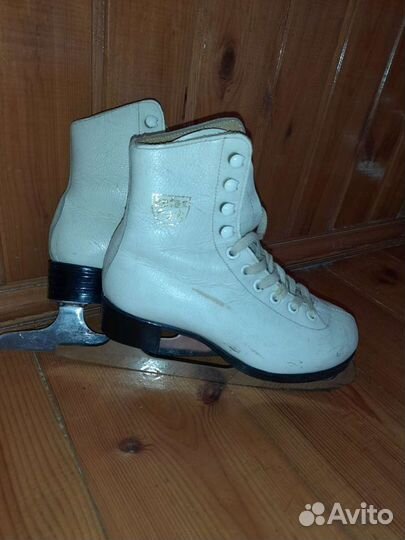 Коньки ледовые маленькие