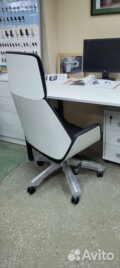 Дизайнерское компьютерное кресло