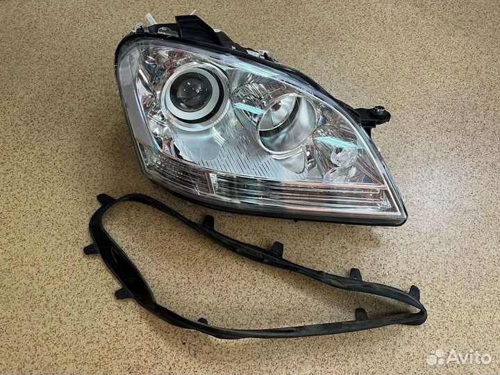 Уплотнитель фары передней ML w164 2005-2008г