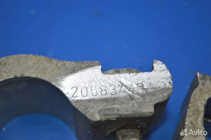 Кронштейн крыла ведущего моста, задний правый volv