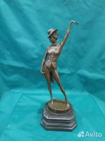 Статуэтка-Танцовщица кабаре,бронзовая