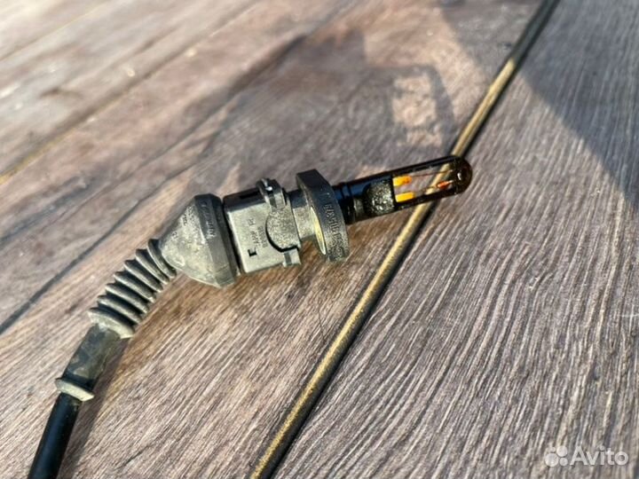 Датчик температуры воздуха на впуске Volkswagen