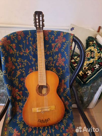 Акустическая гитара