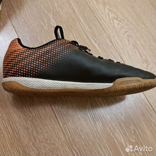 Футбольные бутсы для зала