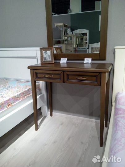 Туалетный столик консоль