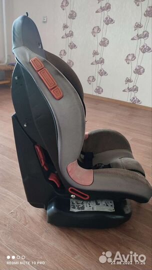 Автомобильное кресло