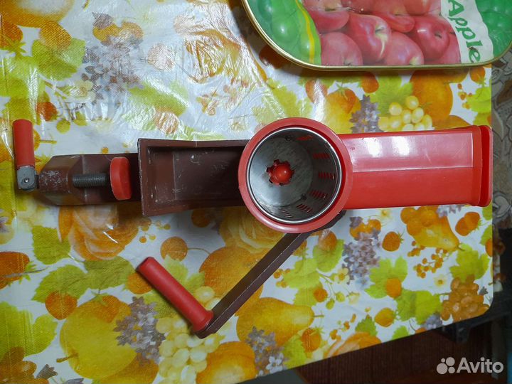 Соковыжималка овощерезка