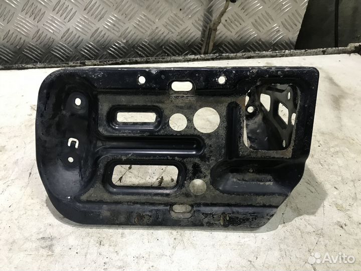 Крепление аккумулятора Toyota RAV 4
