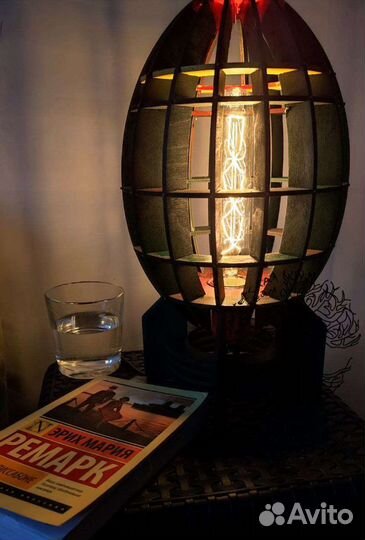 Настольная лампа-светильник 
