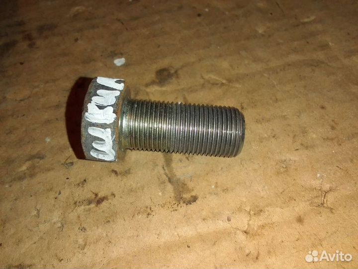Болт шкива коленвала 2.3 Volkswagen Passat B5 AGZ