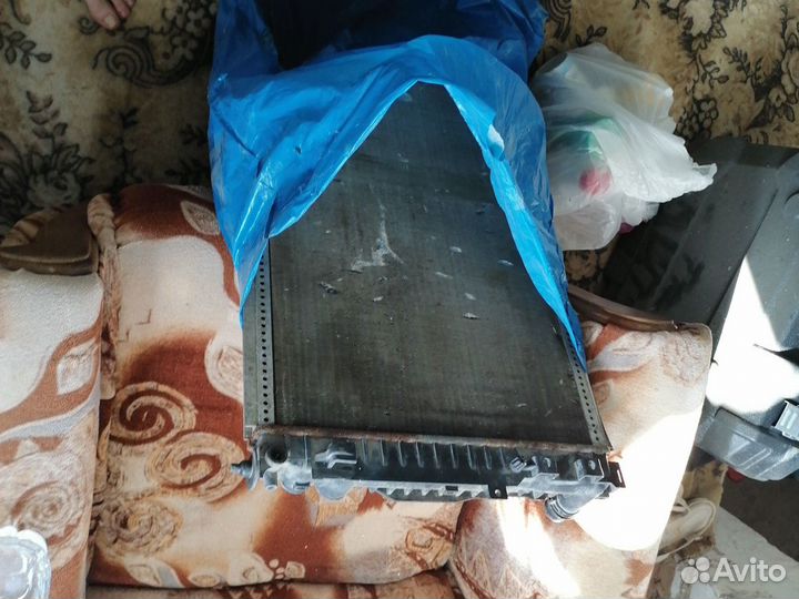 Продаю крышку багажника на Пассат Б5 и радиатор