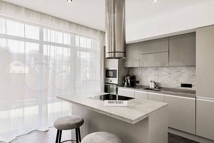 Коттедж 188 м² на участке 8 сот.